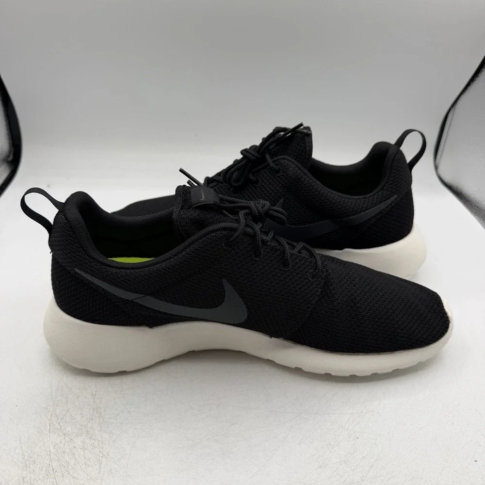 Nike Roshe One Running Shoes Mens Size 11 Black/White Sneakers 511881-010
